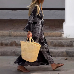 Damska luźna sukienka z nadrukiem i dekoltem w serek