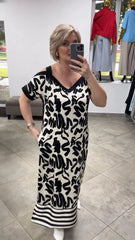 Elegancka i wygodna sukienka z odkrytymi ramionami