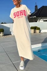 Damska sukienka swobodna z okrągłym dekoltem i nadrukiem w kształcie litery, z rozcięciem u dołu