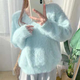 Jesienny sweter z dekoltem w kształcie litery V