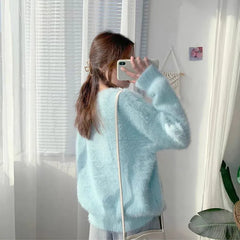 Jesienny sweter z dekoltem w kształcie litery V