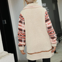 Długi, pluszowy kardigan z nadrukiem i klapami w bloki kolorów