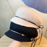 Beret z wełnianego jesienno-zimowego paska z kokardką