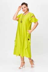 Świeża, słodka i smukła sukienka w jednolitym kolorze