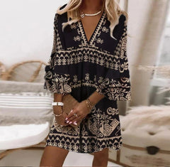 Sukienka z dekoltem w serek i rękawami typu trąbka w świeżym print