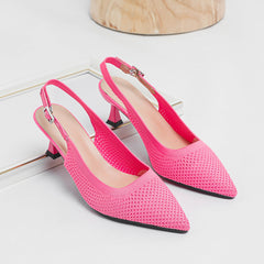 Jednokolorowe, spiczaste, elastyczne buty z noskiem