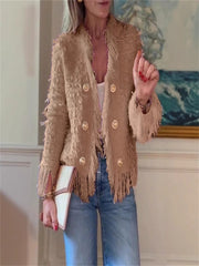 Krótki płaszcz damski z guzikami i frędzlami