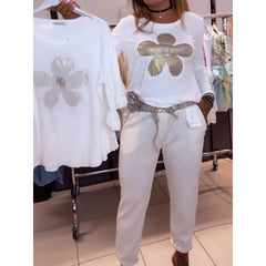 Damski top z kwiatowym nadrukiem i dekoltem