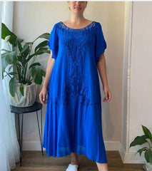 🌺2025 Nowa modna jednokolorowa sukienka w stylu etnicznym z koronką i dużą spódnicą