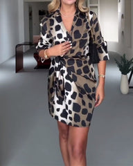 Damska sukienka casualowa z nadrukiem w panterkę