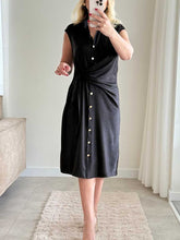 Sukienka koszulowa damska z krótkim rękawem: wiązana w talii, zapinana z przodu na guziki, midi