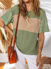 Damska koszulka w paski z okrągłym dekoltem i kolorowymi blokami