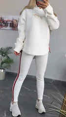 Damski garnitur casual w paski z długim rękawem i kapturem