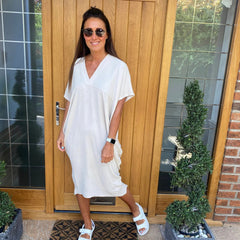 Eleganckie i szykowne sukienki z dekoltem w serek