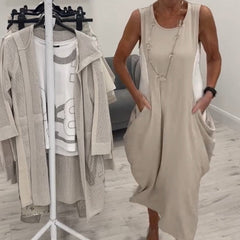 Prosta sukienka bez rękawów z kieszeniami