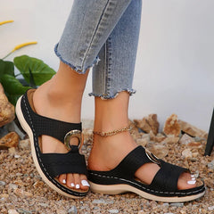 Swobodny oddychanie kobiet na sandałach platformowych ortopedycznych