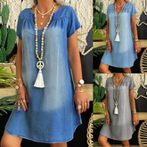 Damska sukienka jeansowa z dekoltem w serek i krótkimi rękawami