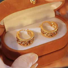 Eleganckie kolczyki dla złotej cyrkonu