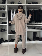 Dwuczęściowy komplet damski z długim rękawem, kapturem i okrągłym dekoltem