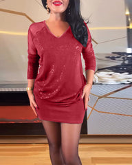 Seksowna sukienka z siateczki z dekoltem w serek i cekinami w jednolitym kolorze