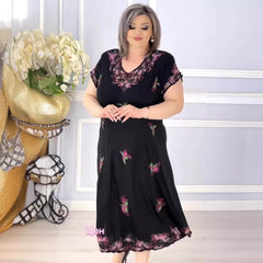 Czarna sukienka w kwiaty