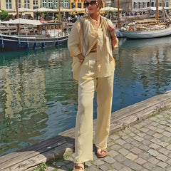 Minimalistyczna koszulka damska kobiet z pasującym zestawem szerokopasmowych spodni