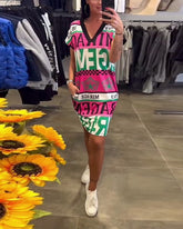 Sukienka z nadrukiem i krótkim rękawem w serek