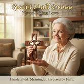 Ręcznie rzeźbiona drewniana dekoracja ścienna z krzyżem w kształcie serca