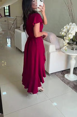 Damska sukienka z dekoltem w serek i sznurowaniem w jednolitym kolorze