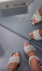 Damskie sandały na obcasie z kwadratowym noskiem i elastycznym paskiem ze strasami