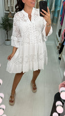 Sukienka koronkowa zakrywająca ciało