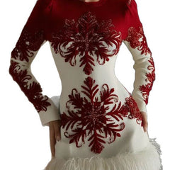 Sukienka z długim rękawem i nadrukiem w świąteczne płatki śniegu