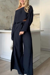 Damski zestaw składający się z krótkiego topu i spodni z szerokimi nogawkami