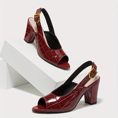 Eleganckie sandały obcasowe na letnich blokach na letnie podsumowanie