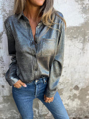 Jednorzędowa koszula z klapami, wykonana metodą tłoczenia na gorąco