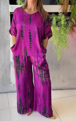 Dwuczęściowy satynowy garnitur o swobodnym kroju z okrągłym dekoltem