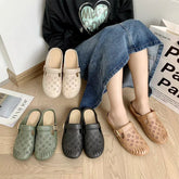 Kapcie damskie z okrągłym noskiem i niskim obcasem