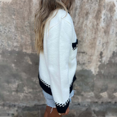 Kontrastowa kolorystycznie kardigan z długimi rękawami i guzikami