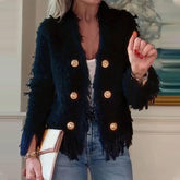 Krótki płaszcz damski z guzikami i frędzlami