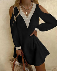 Koronkowa sukienka z odsłoniętymi ramionami