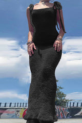 Solidna pluszowa sukienka z rozcięciem na ramiączkach