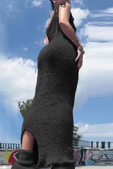 Solidna pluszowa sukienka z rozcięciem na ramiączkach