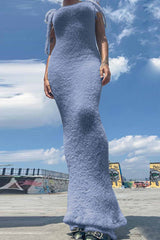 Solidna pluszowa sukienka z rozcięciem na ramiączkach