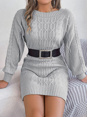 Wełniana sukienka ze skręconymi rękawami typu latarnia i prostym skrętem