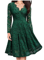 koronkowa sukienka z długim rękawem