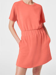 Luźna sukienka typu t-shirt z elastyczną talią👗