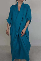 Sukienka z dużą kieszenią i dekoltem w serek, lniana, minimalistyczna