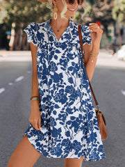 Sukienka z dekoltem w kształcie litery V, z falbaną i nadrukiem na rękawach