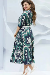Sukienka z okrągłym dekoltem w modnym nadruku (z paskiem)