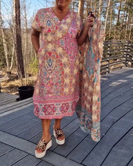 Sukienka z dekoltem w serek, krótkim rękawem, nadrukiem, prosta